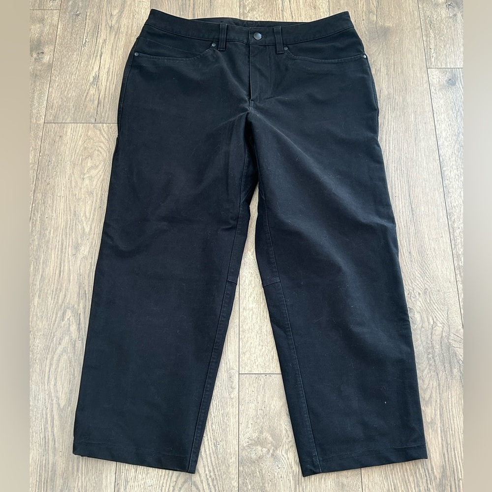 lululemon athletica Black Cropped Jeans-Cut Pants